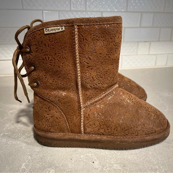 Bearpaw Youth Ellie Boots Size Brown Lace Up Back Floral Suede
